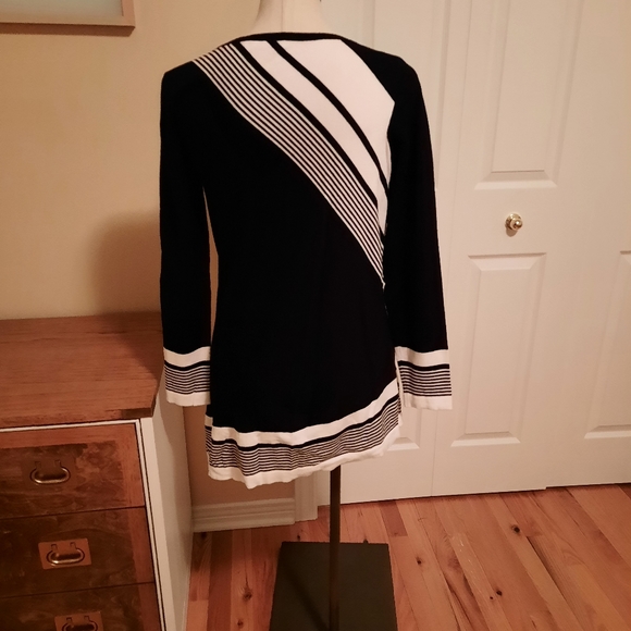 Soft classic knit tunic sweater - Picture 3 of 9